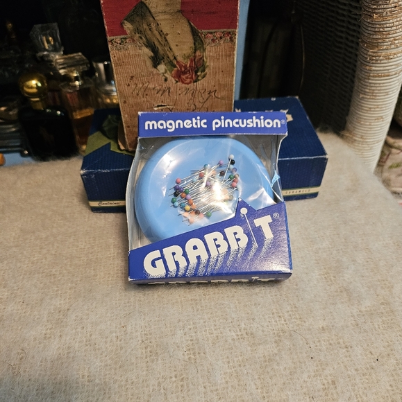 Grab-It Magnetic Pin Holder - Picture 2 of 4
